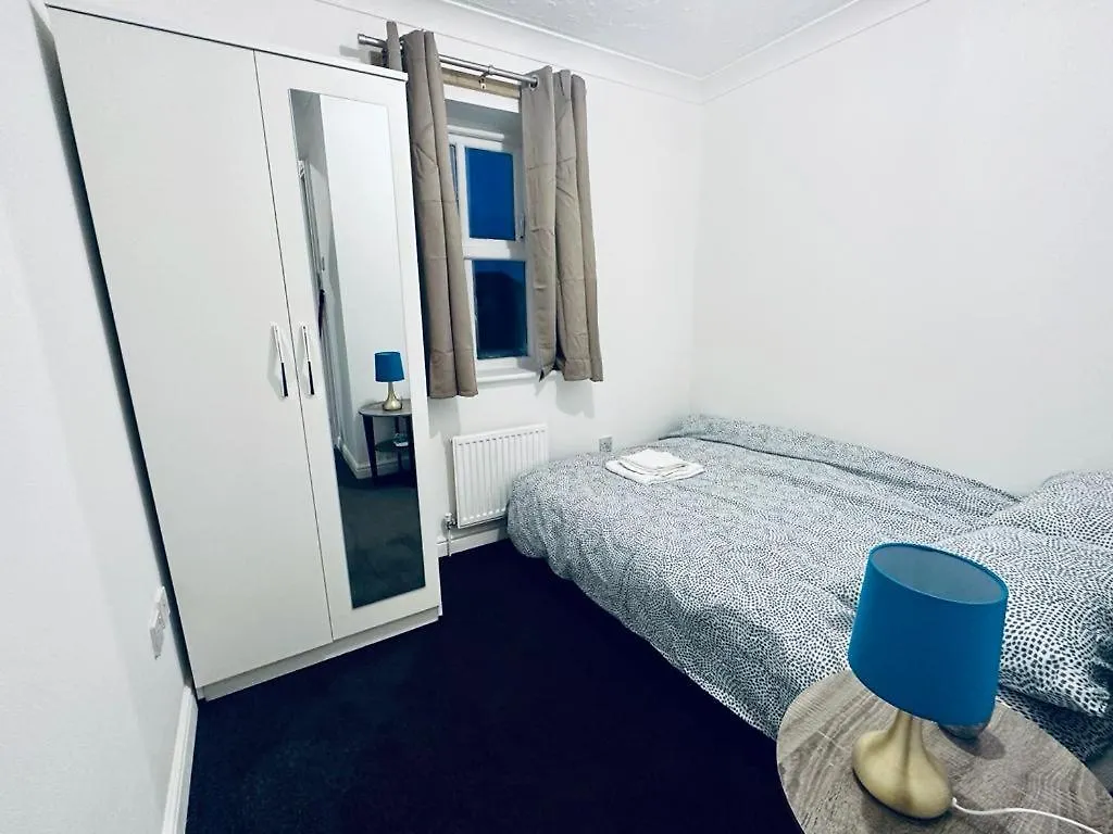 Single Room With Shared Bathroom, Parking & Wifi Barking  Barking (Greater London)
